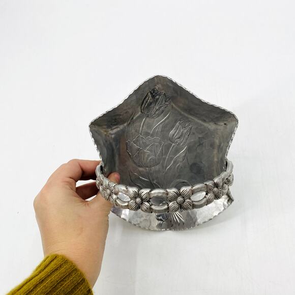 Vintage Metal Silver Tulip Basket Catchall Decor - Picture 3 of 6